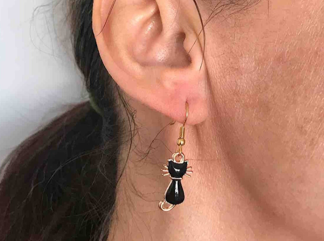 Short earrings with small shiny enamelled black cats, gold-toned stainless steel hooks