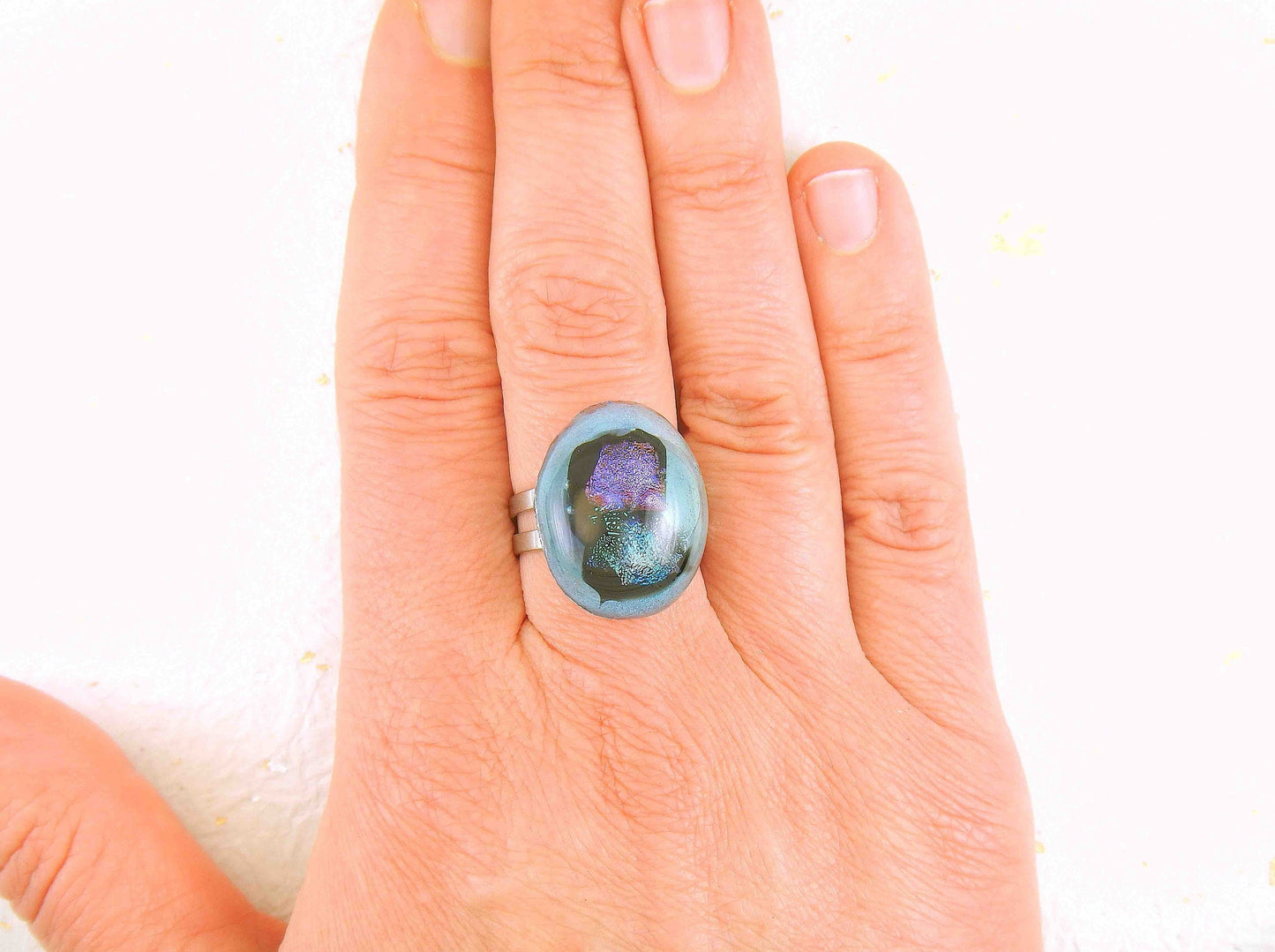 Finger ring with large oval turquoise cabochon (Murano style glass handmade in Montreal), blue-pink dichroic glass, stainless steel adjustable base (US 8-9)