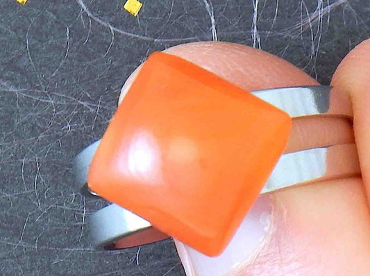 Finger ring with small lozenge-shaped cornaline stone cabochon, bright orange, stainless steel adjustable base (US 8-9)