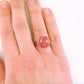 Bague grand dôme de verre vintage rose marbré, base acier inoxydable ajustable