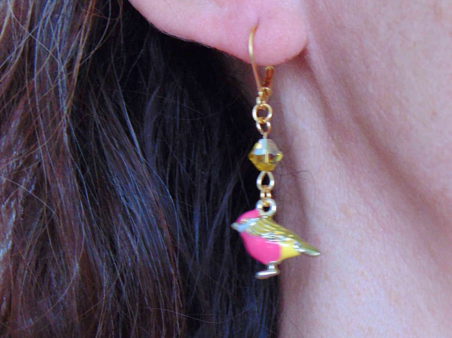 Boucles d'oreilles courtes petits oiseaux dodus émaillés en 2 couleurs, cristaux Swarovski, crochets à levier acier inoxydable doré