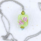 Collier 24 ou 29 po carré de verre de Murano vert lime, fleurs roses en relief, bicônes Swarovski Olive AB, chaîne acier inoxydable