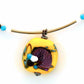 Collier 11 po avec pendentif "art moderne" jaune-rose-bleu-blanc (verre style Murano fait main à Montréal), cristaux Swarovski assortis, montage sur arceau, chaîne aluminium rose
