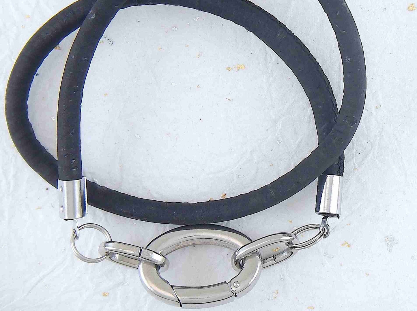 Bracelet 2 tours de liège rond 6mm avec fermoir ovale acier inoxydable en 3 couleurs neutres (blanc, noir, nuit étoilée)