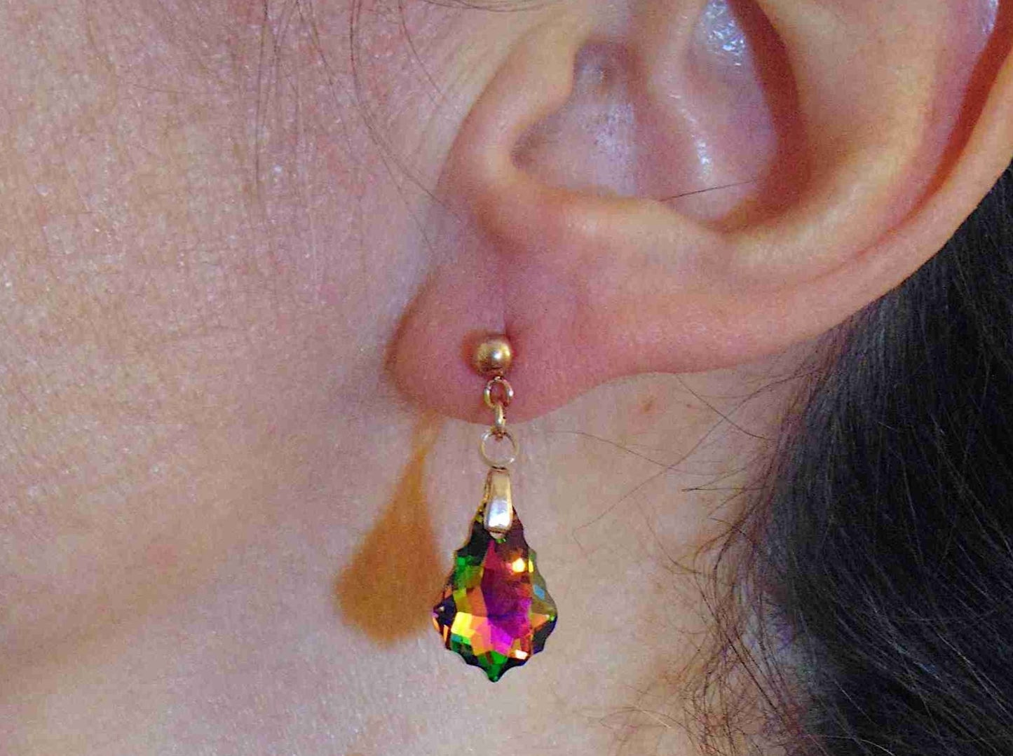 Boucles d'oreilles courtes cristal Swarovski baroque 16mm Vitrail Medium (rose/vert), tiges acier inoxydable plaqué or rose
