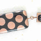 Collier 25 po avec bille rectangulaire de verre tchèque noir à pois argentés ou cuivrés, chaîne acier inoxydable assortie